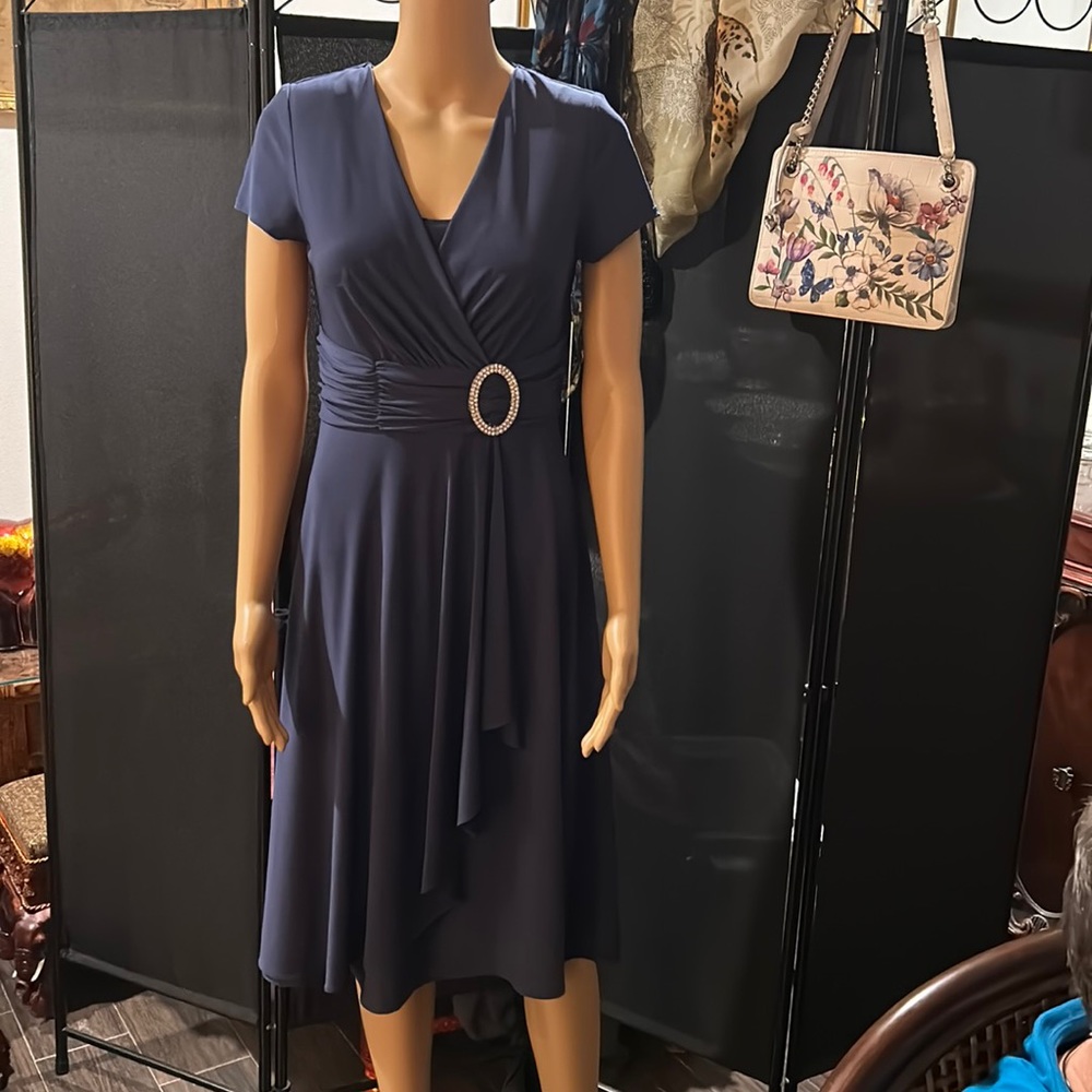 Navy Blue R&M Richards dress with rhinestone accent buckle at the waist. Sz 6